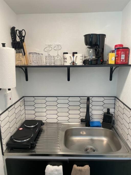 Apartment Your Tiny Downtown With Backyard Unit D *